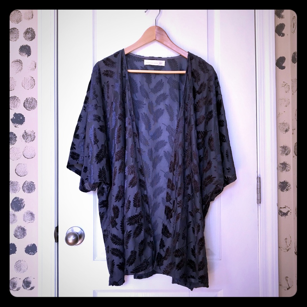 COPY - BNWOT! Luxurious shrug/layering piece, OS